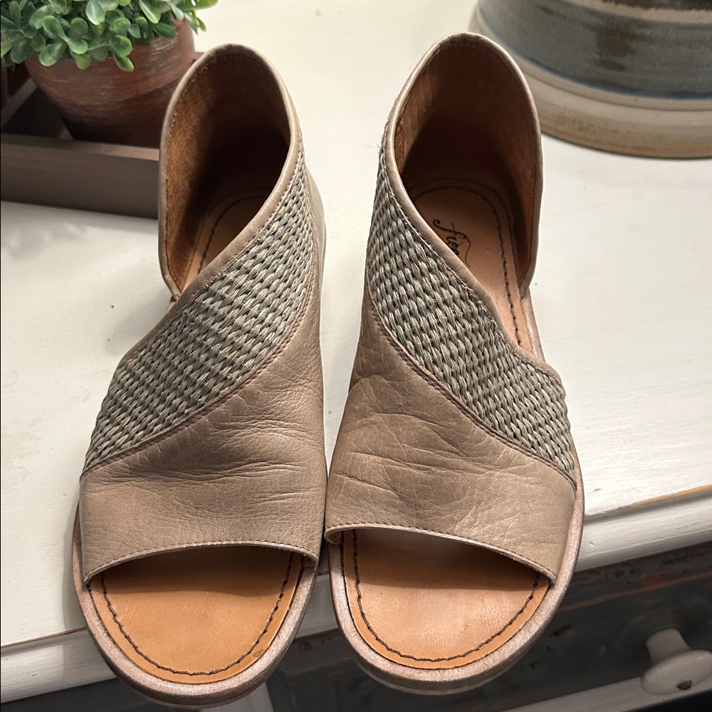Free People Sandals size 37 worn Twice
